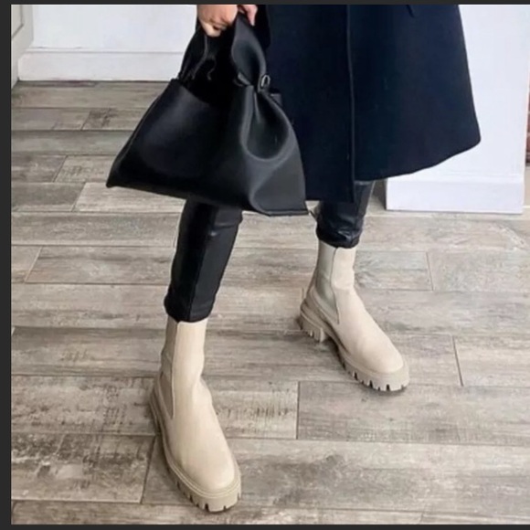 Zara Shoes - Zara bloggers favorite leather lug sole ankle boots